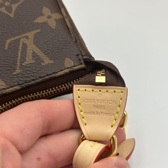 Louis Vuitton Pochette Accessories Monogram - Picture 4 of 9